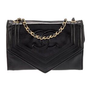 Vintage Chanel Flap Shoulder Bag!